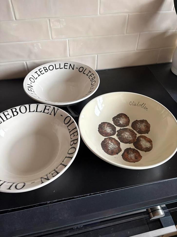 Oliebollen schalen - 3 stuks, Huis en Inrichting, Woonaccessoires | Schalen en Manden, Zo goed als nieuw, Schaal, Rond, Porselein of Keramiek