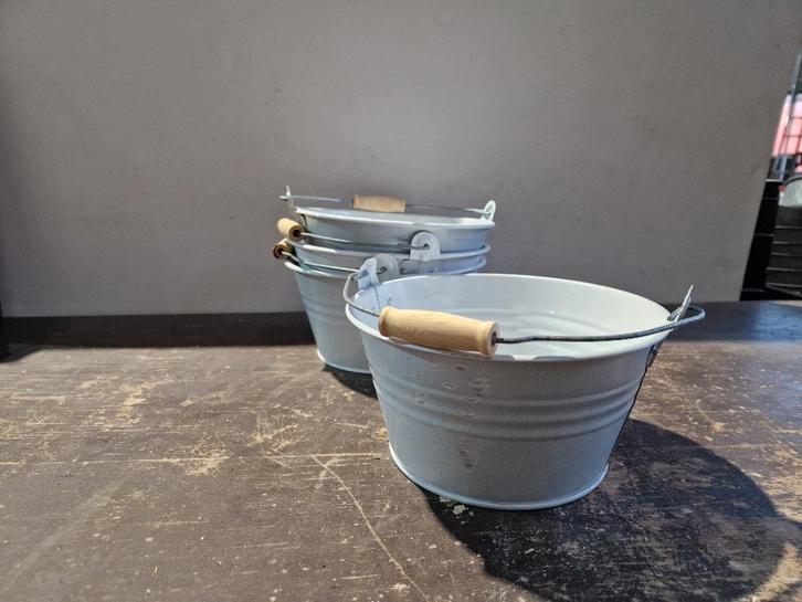 Leuke zinken bloempotten teiltjes bakjes 4 stuks, Tuin en Terras, Bloempotten, Gebruikt, Metaal, Binnen, Balkon, Tuin, Minder dan 40 cm