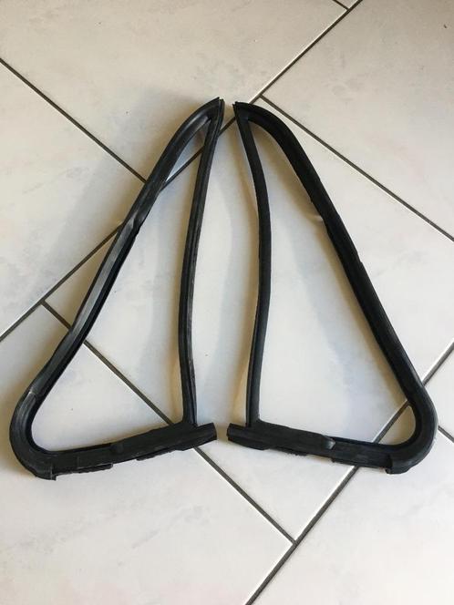 Te koop driehoekraamrubber set Dodge w200 d200 ramcharger, Auto diversen, Overige Auto diversen, Ophalen of Verzenden