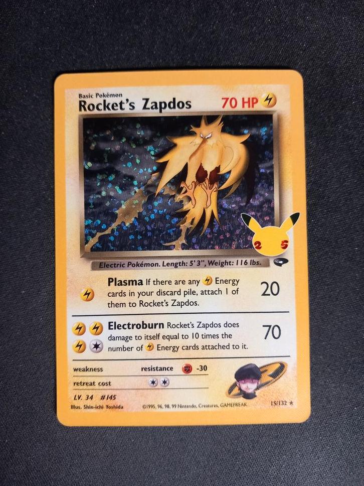 Pokemon Rocket's Zapdos Celebrations Classic Collection NM, Hobby en Vrije tijd, Verzamelkaartspellen | Pokémon, Zo goed als nieuw