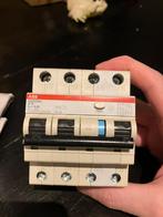 Abb b16 aardlekautomaat 4 polig, Hobby en Vrije tijd, Ophalen of Verzenden, Zo goed als nieuw