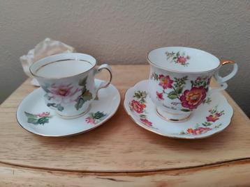 Twee Engelse kop en schotels Royal Ascot en Balmoral Castle beschikbaar voor biedingen