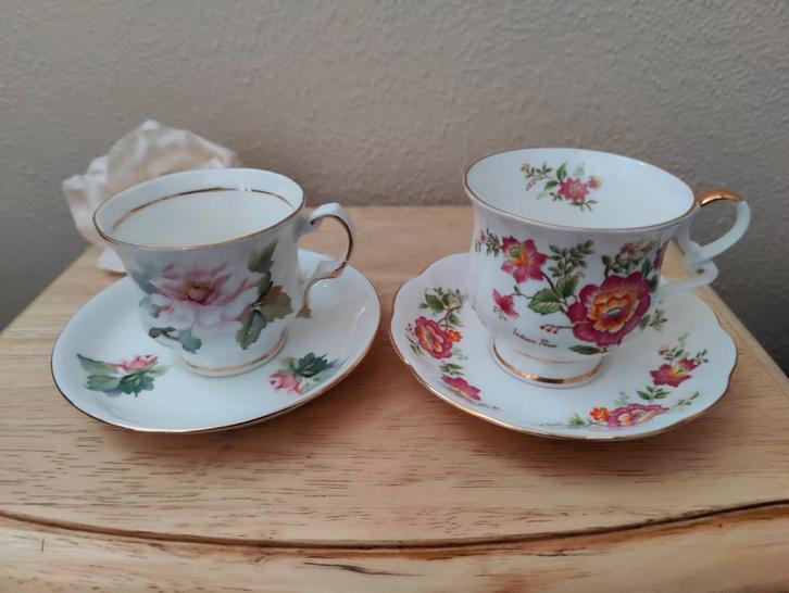 Twee Engelse kop en schotels Royal Ascot en Balmoral Castle, Antiek en Kunst, Antiek | Servies los, Ophalen of Verzenden