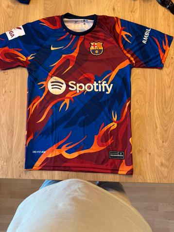Barcelona-tenue maat 176 (valt klein) beschikbaar voor biedingen