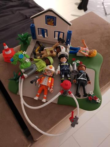Playmobil, 2 sets. Reddingsbrigade en laptop met school erin beschikbaar voor biedingen