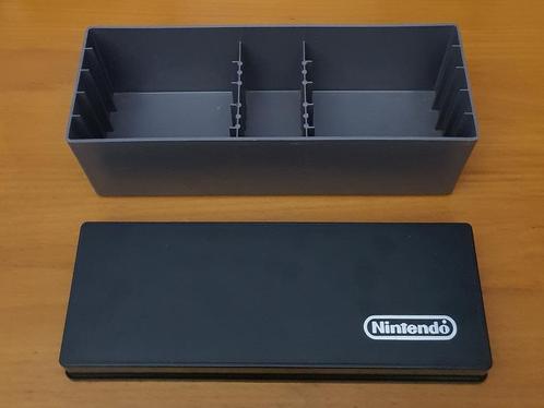 Originele Nintendo NES Game Storage Case met DEKSEL, Spelcomputers en Games, Games | Nintendo NES, Gebruikt, Avontuur en Actie