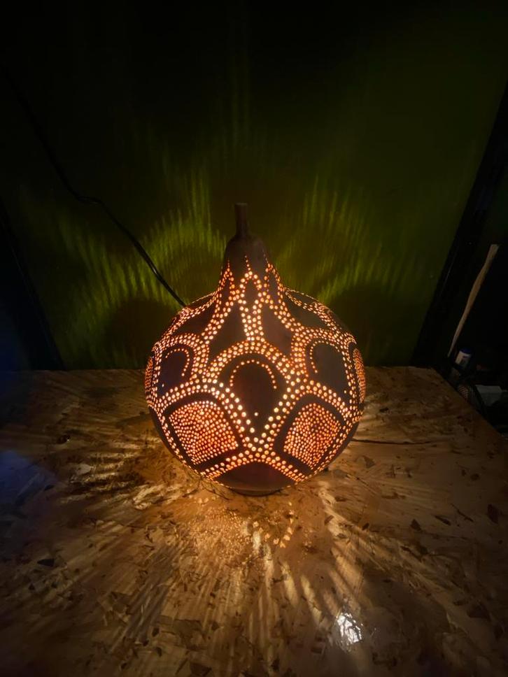 Handgemaakte Kalebaslamp met Zilveren Voet, Huis en Inrichting, Lampen | Tafellampen, Zo goed als nieuw, Minder dan 50 cm, Hout