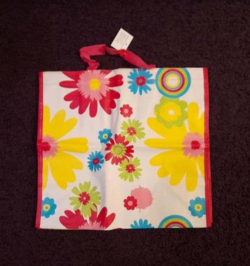 NIEUWE Fleurige TAS. Ook leuk voor naar strand of zwembad beschikbaar voor biedingen