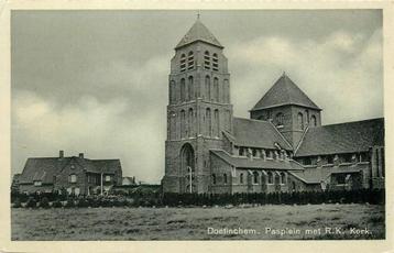 (379-225-011) Doetinchem Pasplein RK Kerk beschikbaar voor biedingen