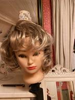 Blond pruikje - Leuk voor carnaval of een feestje!, Ophalen of Verzenden, Zo goed als nieuw