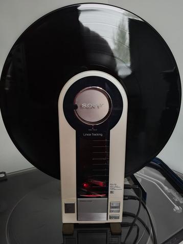 Gezocht: Sony PS-F9 of PS-F5 flamingo draagbare platenspeler beschikbaar voor biedingen