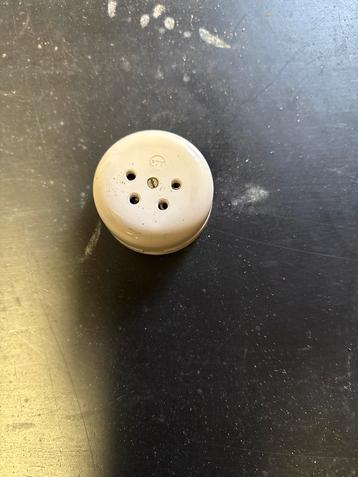 Oude Telefoon Wandcontactdoos PTT beschikbaar voor biedingen