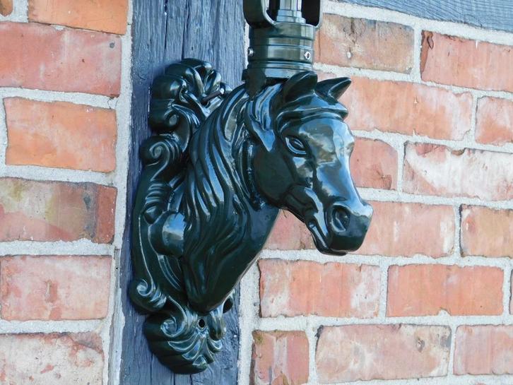 Prachtige buitenlamp met paardenhoofd, donkergroen, Antiek en Kunst, Antiek | Lampen, Ophalen of Verzenden