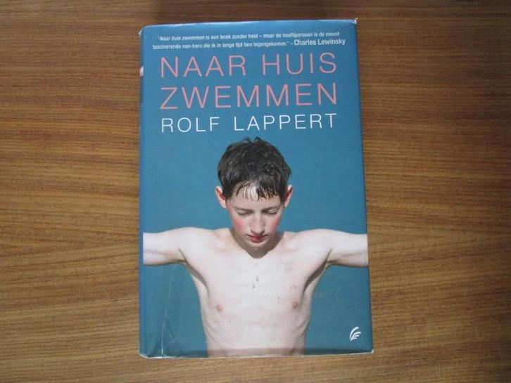 Nr.193: Boek Roman van Rolf Lappert - Naar huis zwemmen -, Boeken, Romans, Gelezen, Nederland, Ophalen of Verzenden