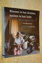 Binnen is het donker buiten is het licht Jan Banning Afrika, Ophalen of Verzenden, Gelezen, Fotografen
