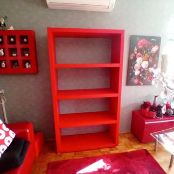 Rode LACK kast/roomdivider (IKEA) beschikbaar voor biedingen