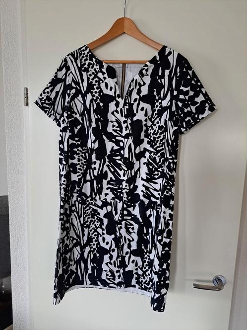 Zwart / witte jurk Vanilia 42, Kleding | Dames, Jurken, Zo goed als nieuw, Maat 42/44 (L), Zwart, Knielengte, Ophalen of Verzenden