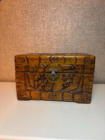 Oosters Kamferhouten Kistje - Handgesneden beschikbaar voor biedingen