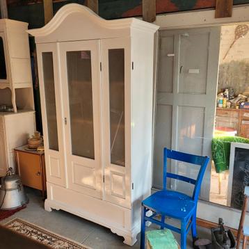 Brocante oude ondiepe servieskast keukenkast vitrinekast beschikbaar voor biedingen