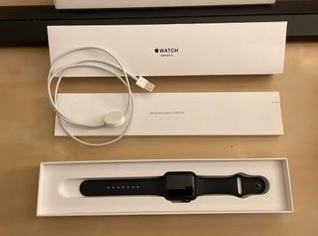 Apple Watch Series 3 - 42mm in Space Grey beschikbaar voor biedingen