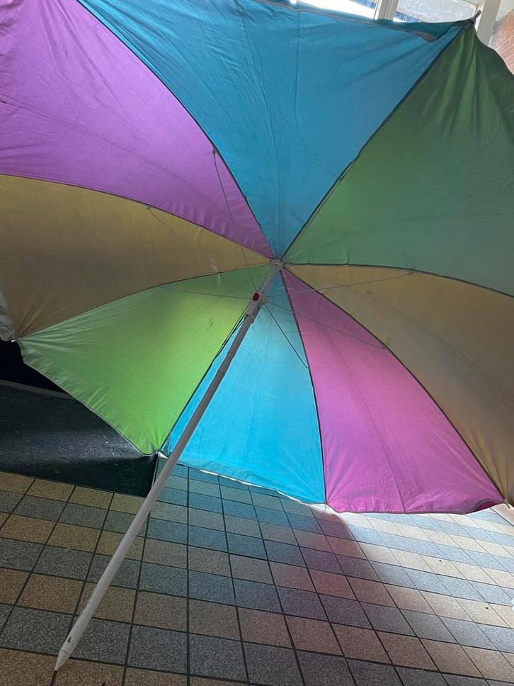 Kleurrijke Strandparasol - Zomerklaar!, Tuin en Terras, Parasols, Gebruikt, Strandparasol, 1 tot 2 meter, Ophalen