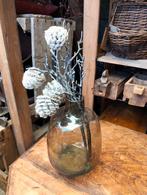 Mooie glazen vaas (bruin) met takken, Huis en Inrichting, Woonaccessoires | Vazen, Overige kleuren, ., Ophalen of Verzenden, .