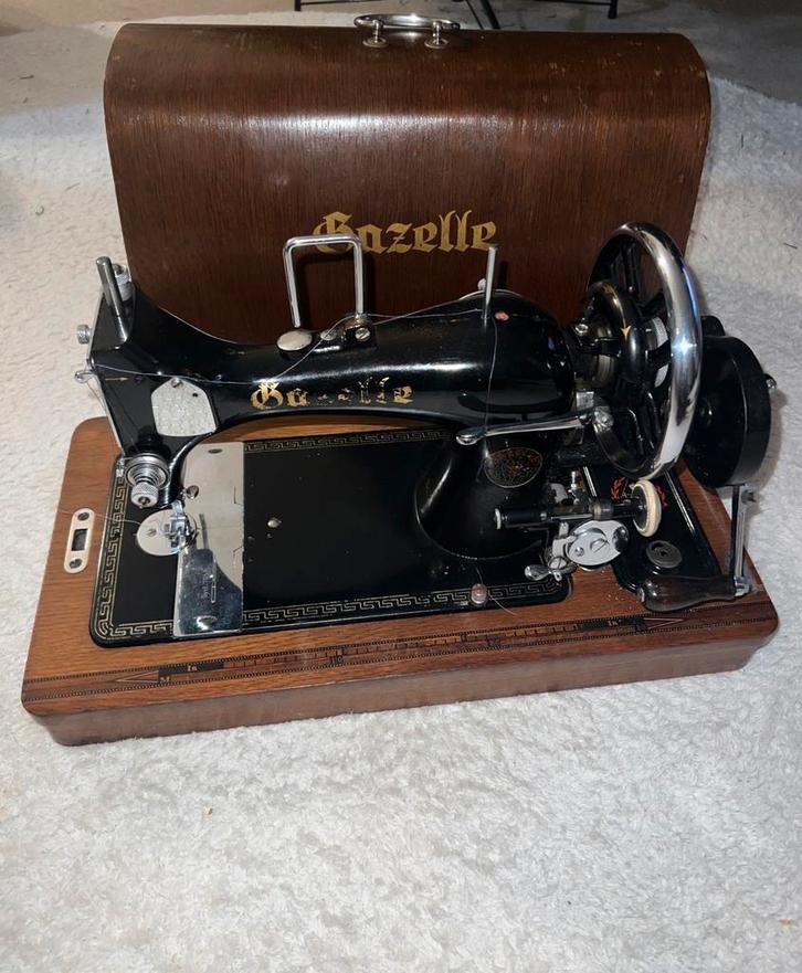 Antieke Gazelle hand Naaimachine/Werkend/Compleet in koffer, Antiek en Kunst, Antiek | Naaimachines, Ophalen