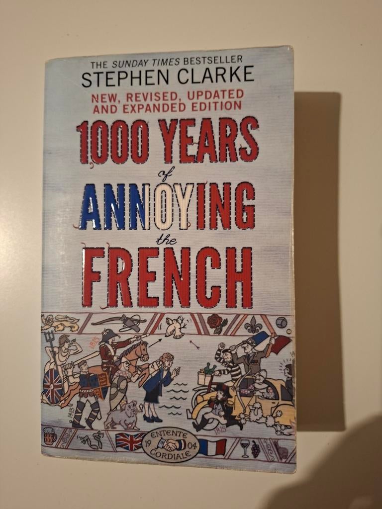1000 Years of Annoying the French - Stephen Clarke, Ophalen of Verzenden, Gelezen, Stephen Clarke, Anekdotes en Observaties