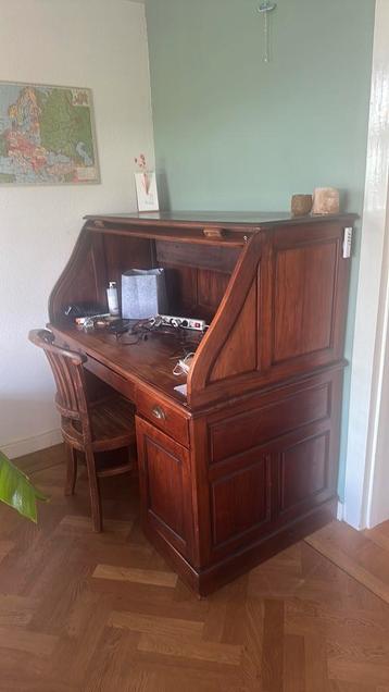Secretaire/ bureau met rolluik beschikbaar voor biedingen