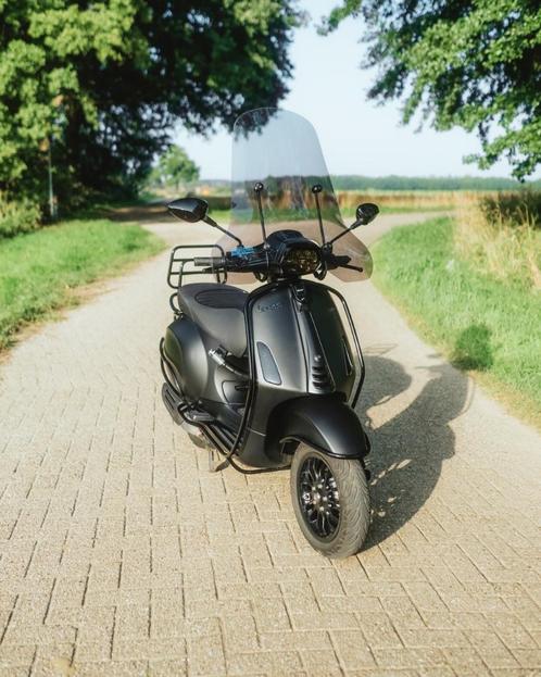 Vespa Sprint Notte 4-takt (brom) – Full Option, Fietsen en Brommers, Scooters | Vespa, Gebruikt, Vespa S, Maximaal 45 km/u, Benzine
