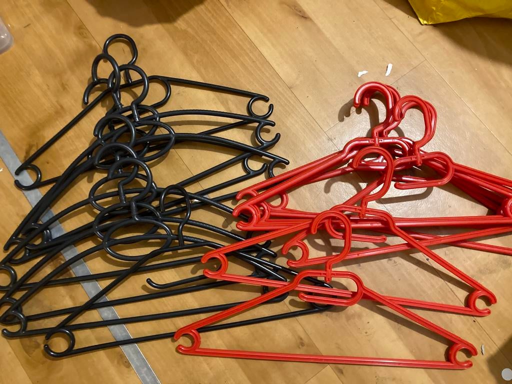 Kledinghangers 16x, Ophalen of Verzenden, Gebruikt, Kunststof, Volwassenen