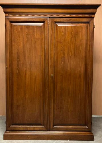 Klassieke massief kersenhouten handgemaakte (computer)kast beschikbaar voor biedingen
