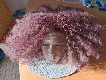 Krullende Pruik - Carnaval of Themafeest beschikbaar voor biedingen