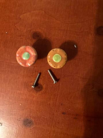 Keramische ladeknoppen beschikbaar voor biedingen