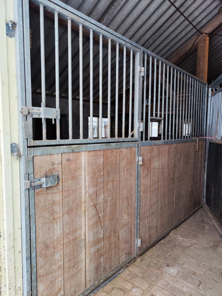 Paardenbox wand draaideur hardhout L330 H225, Dieren en Toebehoren