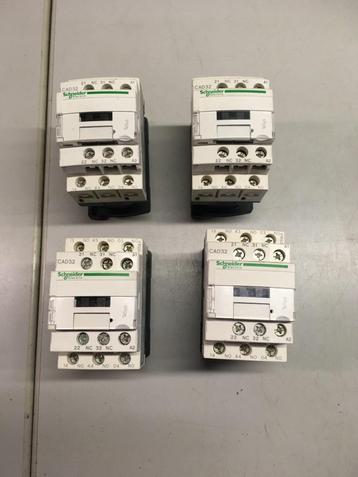 2x magneetschakelaar CAD32P7 Schneider electric Ith 10Ampere beschikbaar voor biedingen