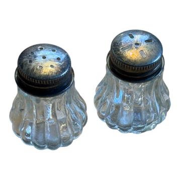 Vintage Peper en Zout Stel beschikbaar voor biedingen