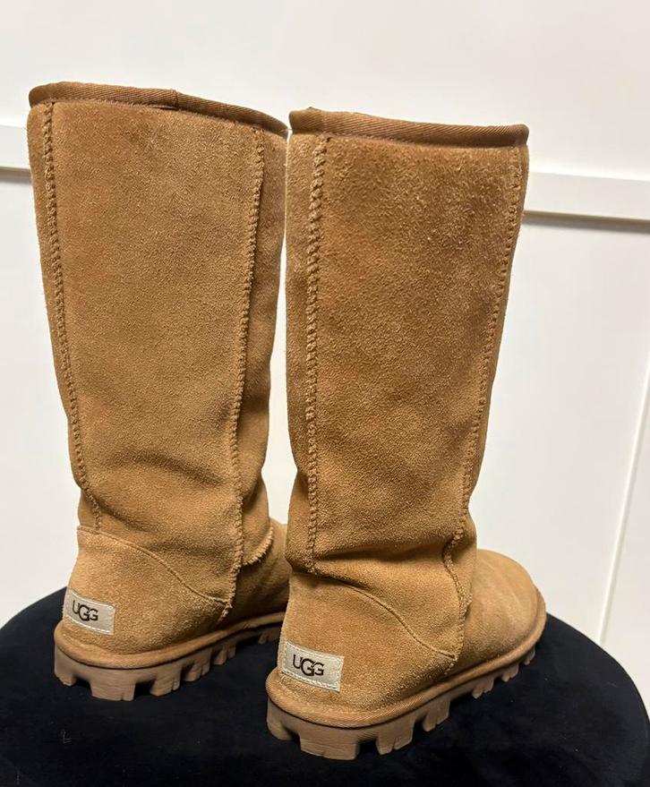 UGG Classic Suede laarzen – chestnut kleur, maat 39, Kleding | Dames, Schoenen, Zo goed als nieuw, Hoge laarzen, Bruin, Ophalen of Verzenden
