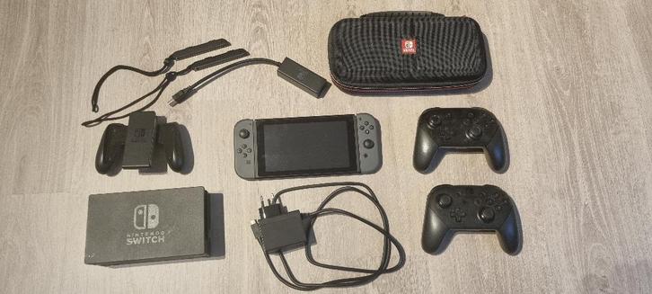 Nintendo Switch + accessoires, Spelcomputers en Games, Spelcomputers | Nintendo Switch, Zo goed als nieuw, Switch Original, Met 3 controllers of meer