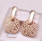 18K goud verguld oorbellen met bloemen, Sieraden, Tassen en Uiterlijk, Oorbellen, Nieuw, Ophalen of Verzenden, Met edelsteen, Knopjes of Stekers