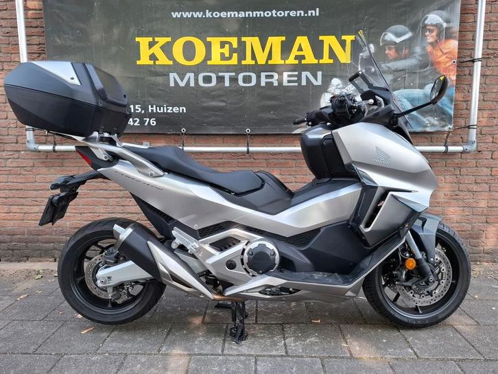 HONDA NSS 750 FORZA (bj 2022) 6355 KM NSS750 automaat topk., Motoren, Motoren | Honda, Bedrijf, Scooter, meer dan 35 kW, 2 cilinders