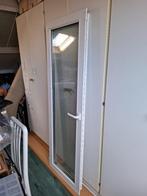 Raam met witte kunststof omlijsting, Doe-het-zelf en Verbouw, Glas en Ramen, Ophalen, Minder dan 80 cm, Overige typen, 160 cm of meer