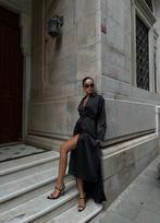 Nieuwe satijnen jurk - Maat S, Zwart, Nieuw, Ophalen of Verzenden, Knielengte