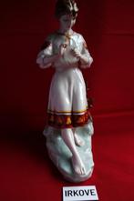 FRAAIE HONGAARSE DAME * Porselein *, Verzenden