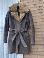 Suede, grijze, jas met "bont" kraag. LIV Maat 44, Maat 42/44 (L), Ophalen of Verzenden, Grijs, Gedragen