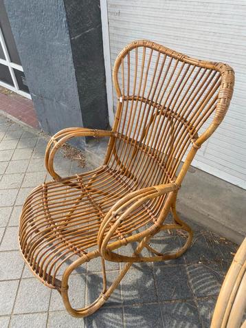 Vintage rotan stoel ( binnen of buiten ) rotan stoel. beschikbaar voor biedingen