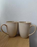 Twee Grote Beige Mokken Action, Ophalen of Verzenden, Zo goed als nieuw, Effen, Kop(pen) en/of Schotel(s)