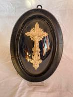 Antiek kruisbeeld in ovale lijst, Antiek en Kunst, Antiek | Religie, Ophalen