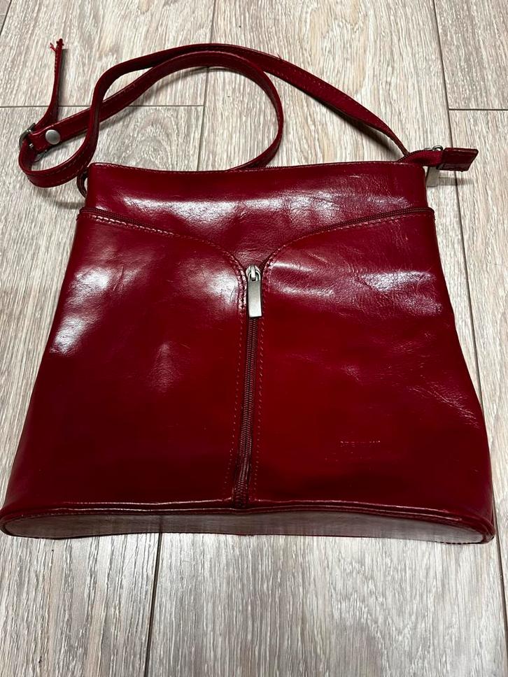 Creazioni Alessandro Bordeaux Rode Schoudertas, Sieraden, Tassen en Uiterlijk, Tassen | Damestassen, Zo goed als nieuw, Schoudertasje