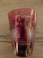 Rood drinkglas met ingeslepen edelweiss., Antiek en Kunst, Ophalen of Verzenden